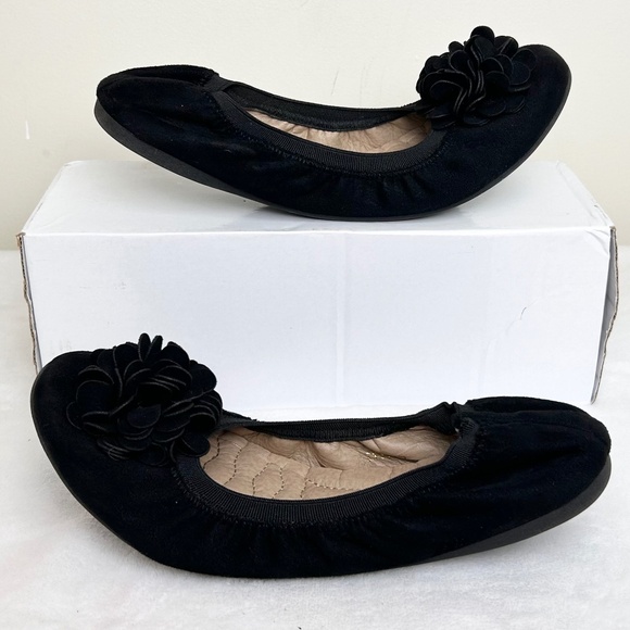 Ollio Shoes - Ollio Black Faux Suede Decorative Flower Slip On Comfort Ballet Flat Size 8
